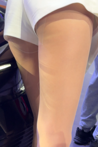 4k街拍网红车模李凉凉肉丝