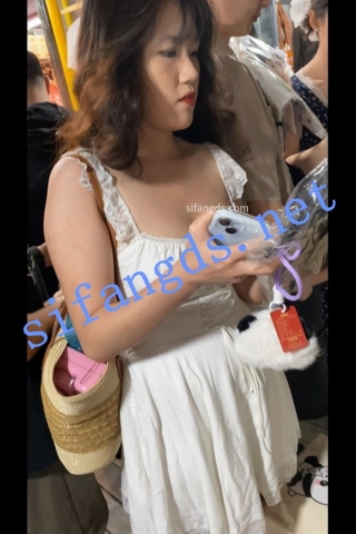 kc1591（空城原创）精品!长时间爽拍白裙微透白N小姐姐，上下失守