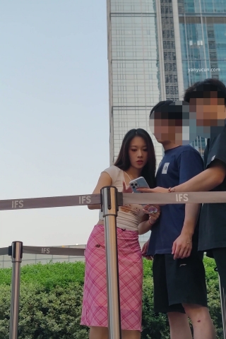 XM192粉色长裙极品美女网红打卡地打卡，白色内内