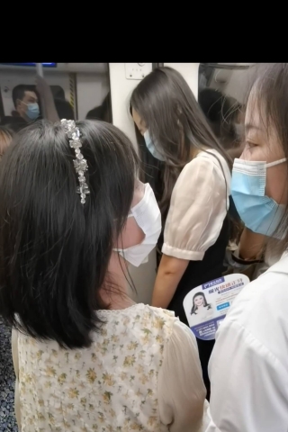 kds006. 一起下班的姐妹花，一个透气薄内，一个纯色内