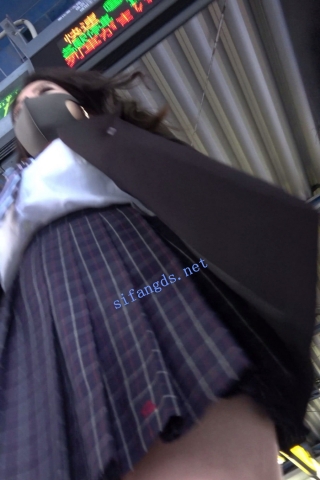 【日产精选】045辣妹学校附近蹲守极品jk蕾丝内贴镜头