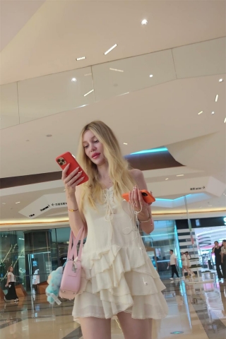 XM328白色连衣裙极品外国留学女大学生，黑色丁字裤